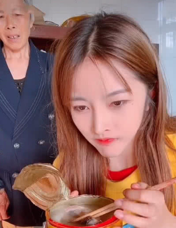 次惑小仙女真是啥都敢吃忍了猪大肠和鲱鱼罐头但吃它谁敢娶