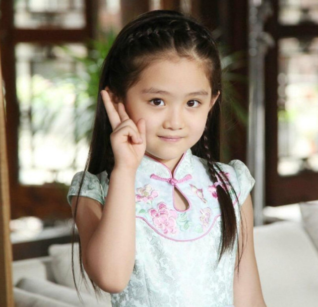 扮演乐童的演员名字叫"王亭文",是一位非常漂亮的小姑娘,一双水汪汪的