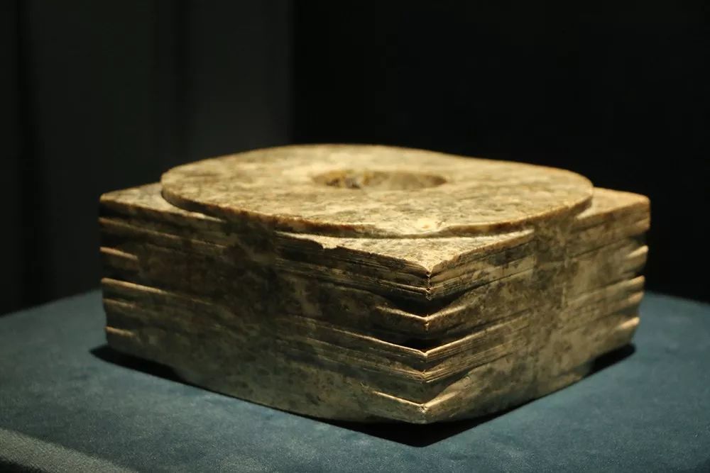 玉琮 良渚文化时期  出土于江苏  常州博物馆藏