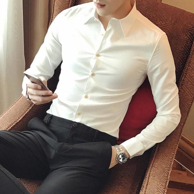 为什么有些男人穿衬衫,里面非要加件背心?这里告诉你