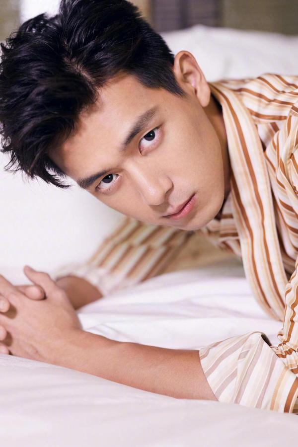 娱乐圈单眼皮的男明星:李易峰,邓伦上榜,最后一个是你现男友