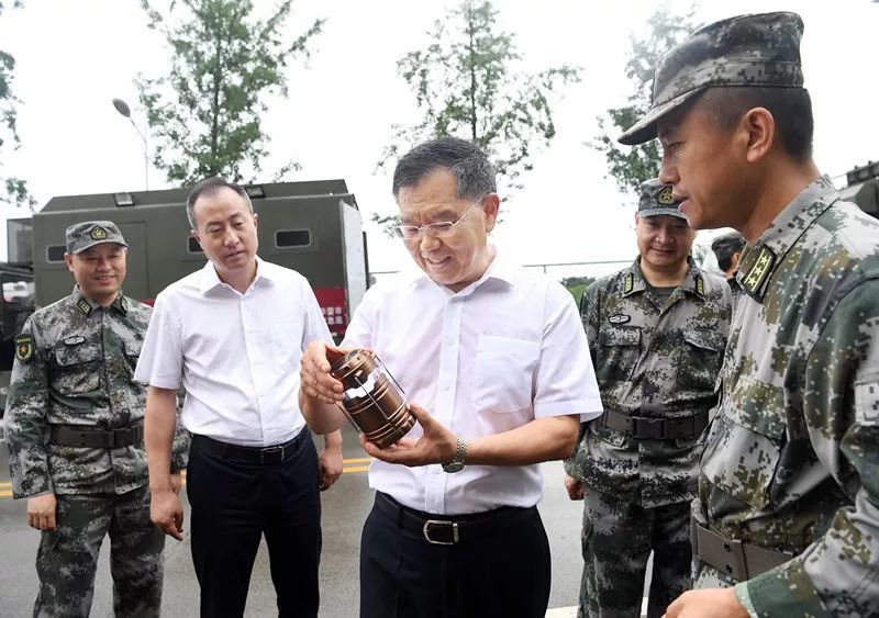 就是这么帅市委书记点验授旗广安市民兵应急营成立