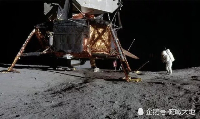 登月:阿波罗12号在月球表面令人难以置信的全景.