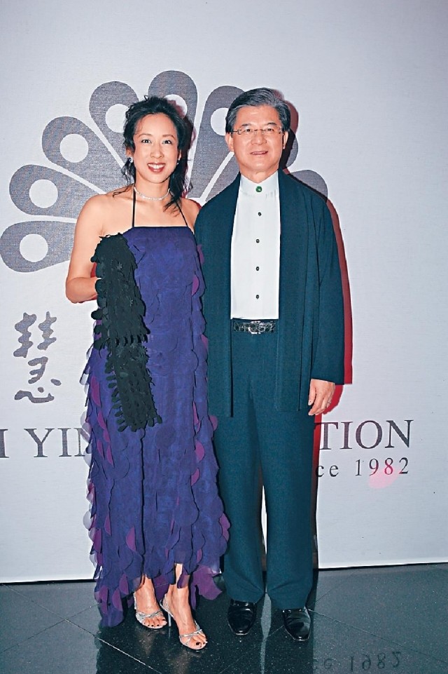 透露三个孩子跟她关系很好,常常到朱玲玲与第二任丈夫罗康瑞的豪宅里
