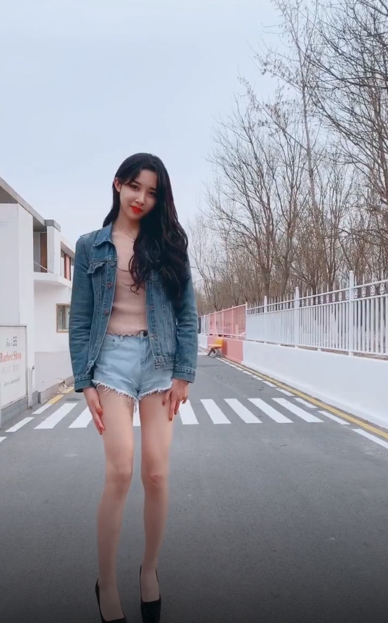 艾比穿20cm高跟鞋跳舞,真实展现"筷子腿,女生都嫉妒了!