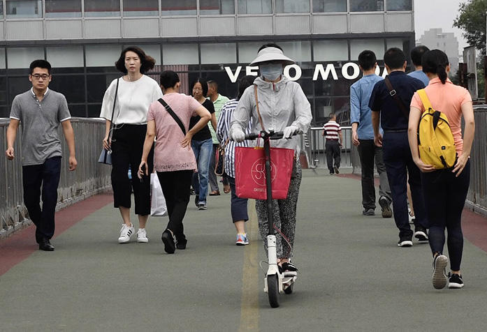 电动滑板车、电动平衡车违法上路安全隐患多
