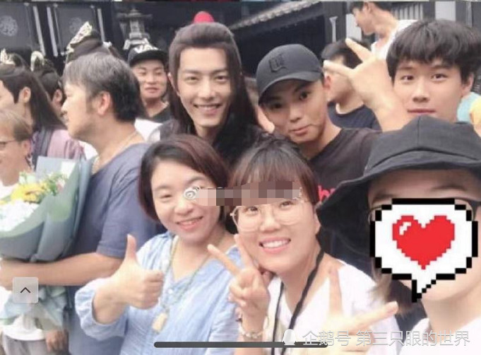 《陈情令》杀青,王一博肖战和替身合照,网友:替身小