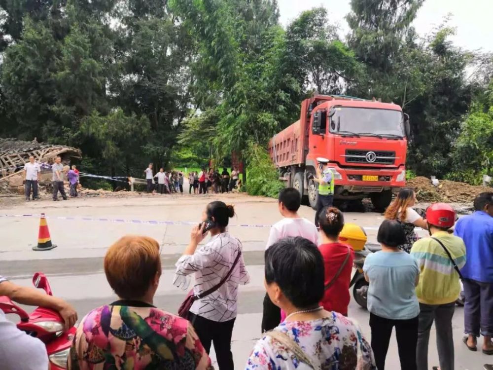 在此,小编温馨提示:近日,南部发生多起交通事故以及安全事故,出行驾车