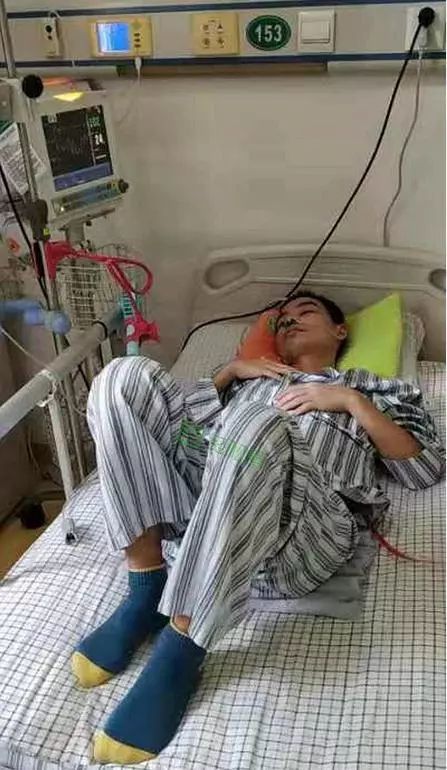 病床上的陈思远 图/轻松筹