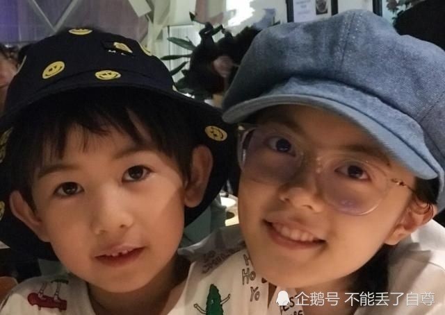 本以为王一博和姐姐是复制粘贴脸,看到赵今麦和弟弟