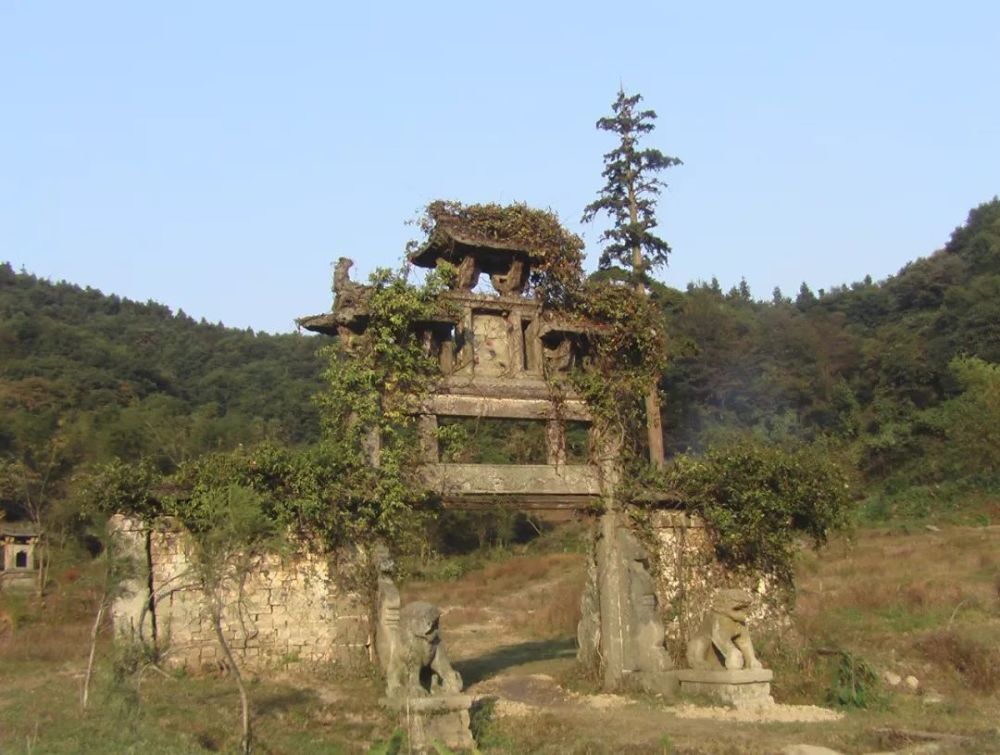 华林山那座建于唐朝的浮云宫,沧海桑田几度沉浮,如今