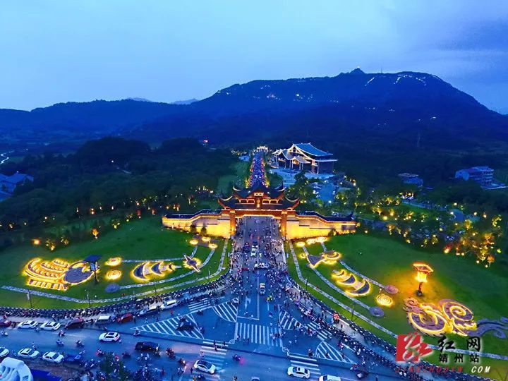 靖州:中秋佳节 飞山景区开启"夜景"模式邀您观光赏月