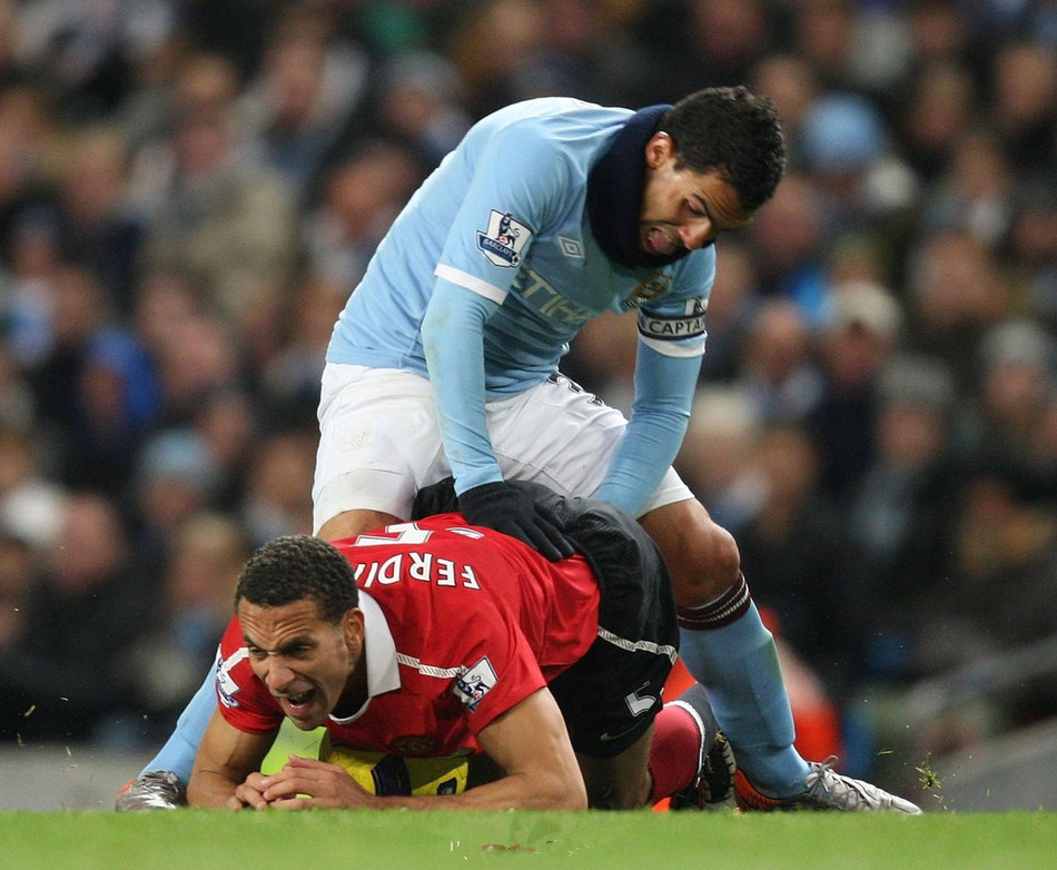 最后一页 足球场上那些搞笑神图:大庭广众之下,你俩干嘛呢?