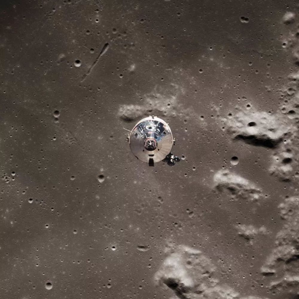 此时,指令舱已经脱离,宇航员 即将登月.