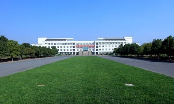 江苏第二师范学院成立于1952年,是建国初期江苏省较早设立的17所公办