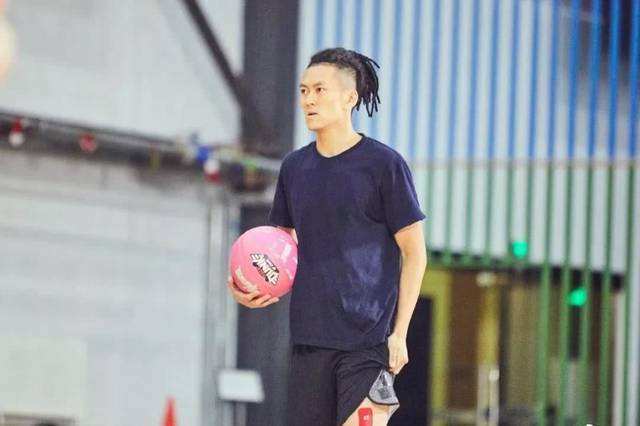 草根明显杨政参加选秀