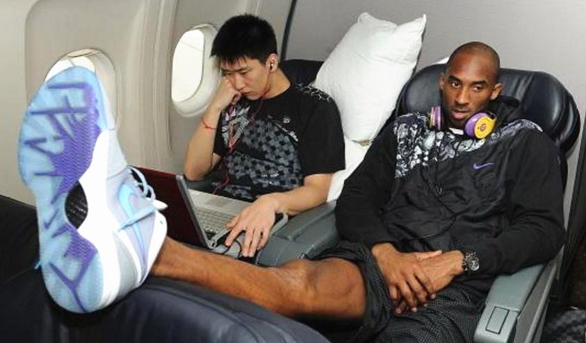 nba球员的飞机生活:乔丹瘾最大,孙悦坐科比旁只敢看比赛战术