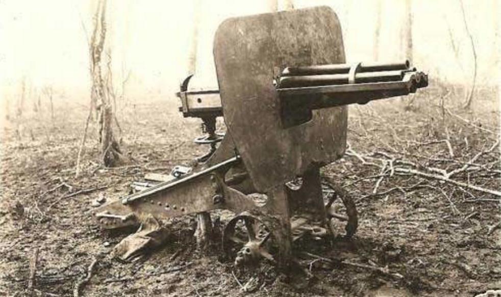 传说中的转轮火炮,五根炮管,每分钟40发炮弹,英军用来