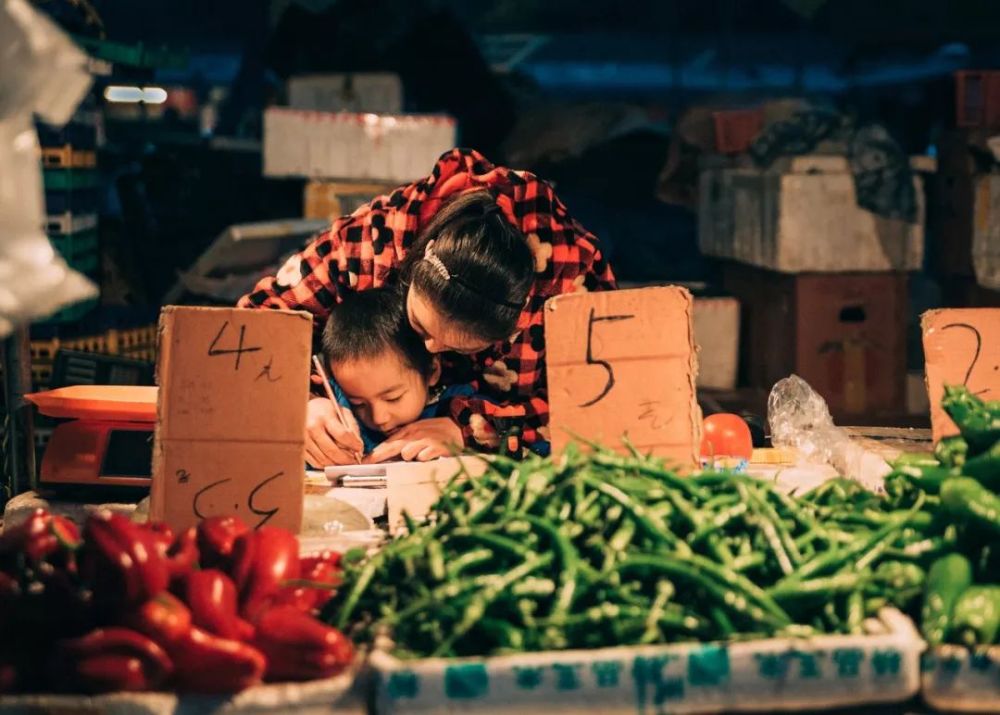 有烟火气的菜市场,也是一种美好的生活./图虫创意