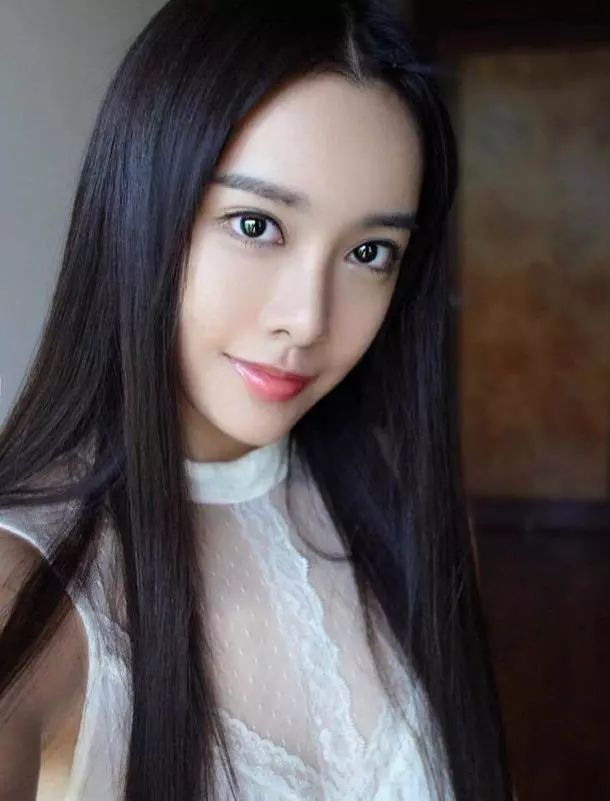 对于李元玲相信不少人都会觉得陌生,她家庭条件极好,从小就开始学习