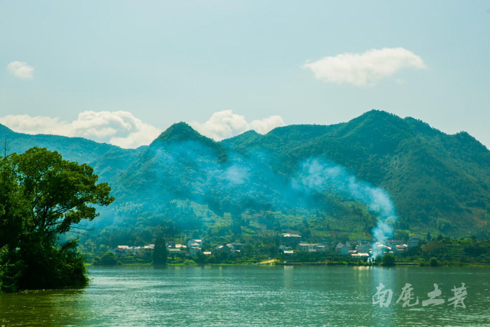 富春江七里泷峡谷段在旅游界有小三峡之称