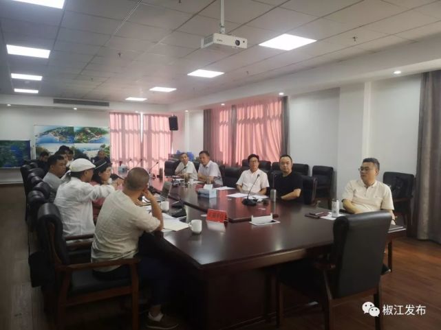 区领导陶智炳,孙尚权,缪信权参加会议