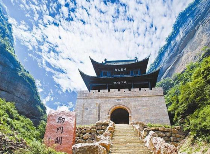 "一夫当关,万夫莫开"的剑门关,终于知道何为蜀道难