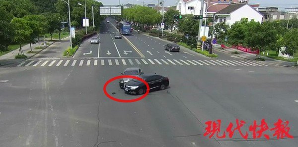 未能专心驾驶,因走神没有仔细观察红绿灯,闯了红灯酿成了事故