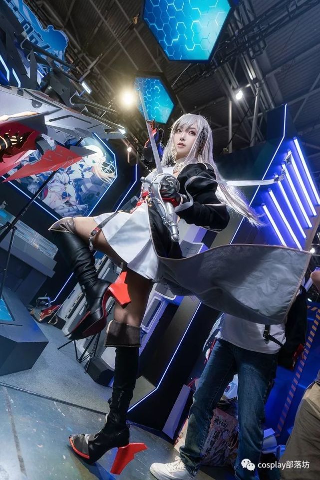 cos:碧蓝航线,敦刻尔克,小姐姐的剑很酷|cosplay|敦刻尔克|小姐姐