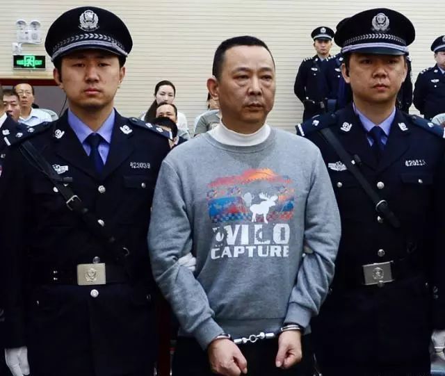 中国首位判死刑的千亿富豪 狱中曾欲花500亿换命 法院:注射死刑