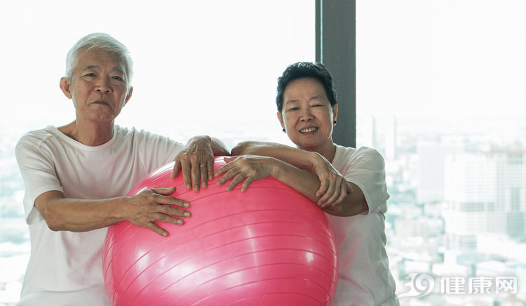 总结发现：那些患癌后活过10年、20年的患者，都有4个特点！