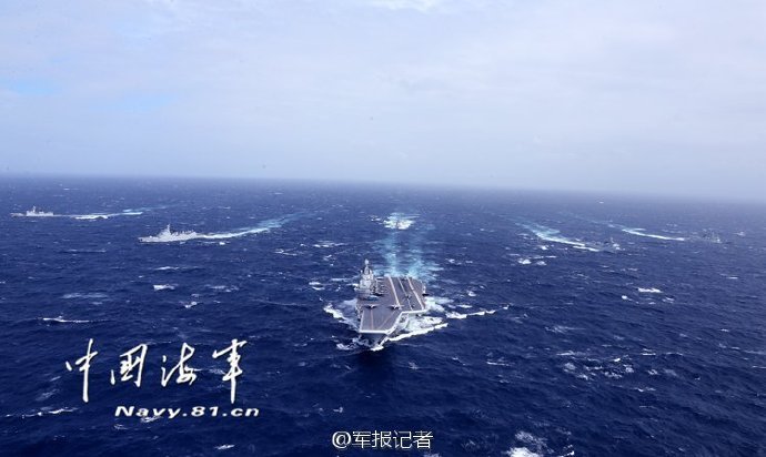 歼-15亮相南海上空 从辽宁舰起飞 ( 高清组图)