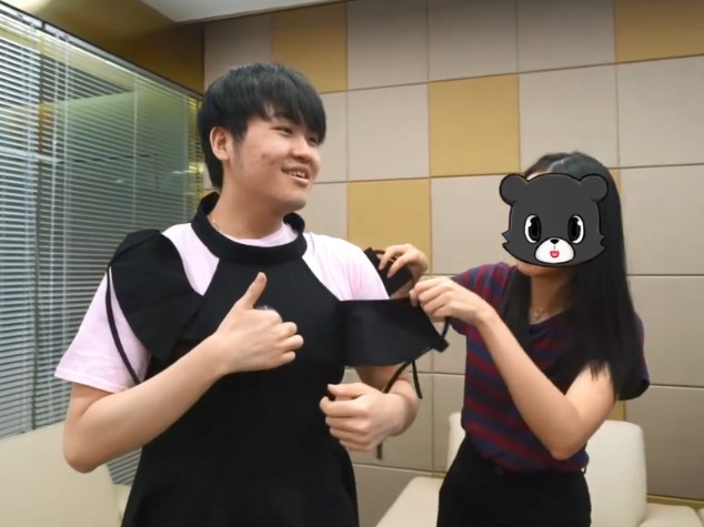 lol:姿态女装已经被网友玩儿坏,各种表情包正在来的路