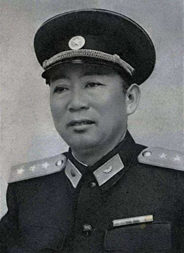 刘亚楼上将,首任空军司令