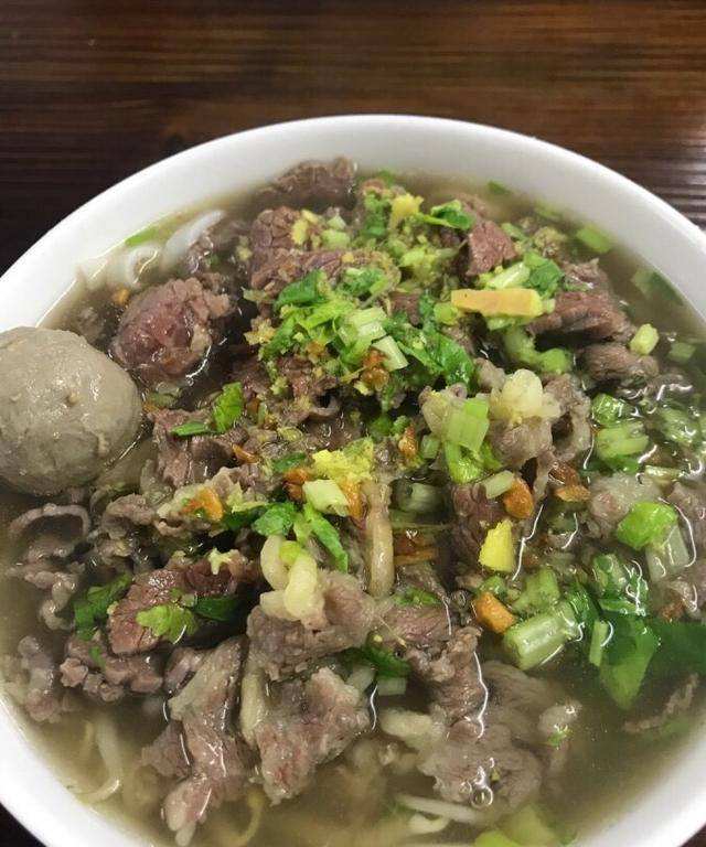 《潮州美食屋:潮州牛肉粿条,如何制作出一份晶莹弹牙的粿条