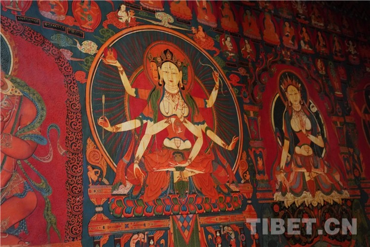 十一世班禅为信教群众举行长寿灌顶法会并参观朝拜古格王朝遗址