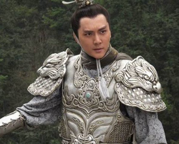 最后一页 首先冯绍峰扮演的杨戬,银甲银袍的扮相十分的霸气.