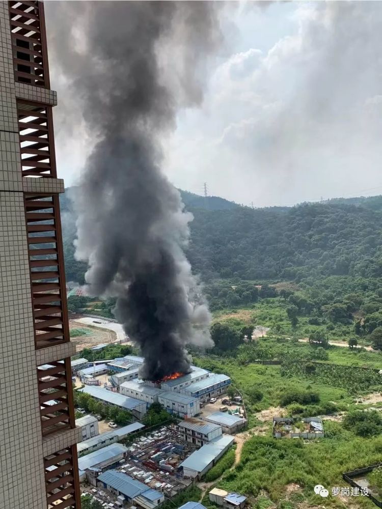 昨天(9月27日),长岭街萝岗和苑保障房建设工地内板房发生火灾,一度