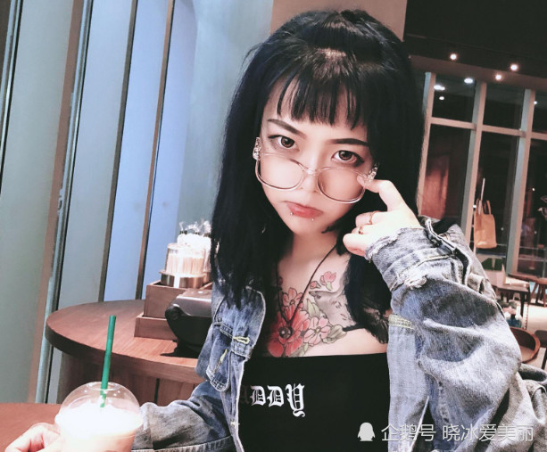 顾茜茜晒聊天记录看到两人的对话后这素质不愧是大哥