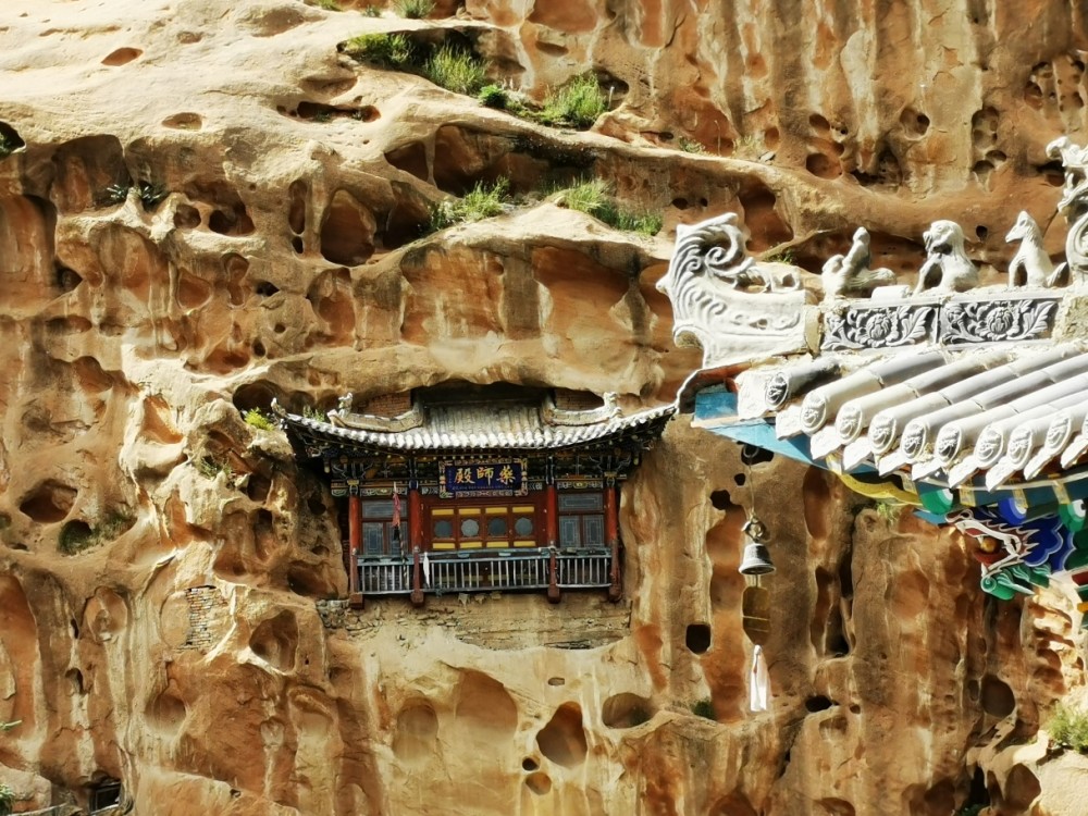 在张掖有与莫高窟齐名的——马蹄寺石窟!