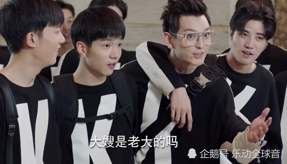 亲爱的热爱的:韩商言带佟年去参加总决赛,并穿kk队服表示身份