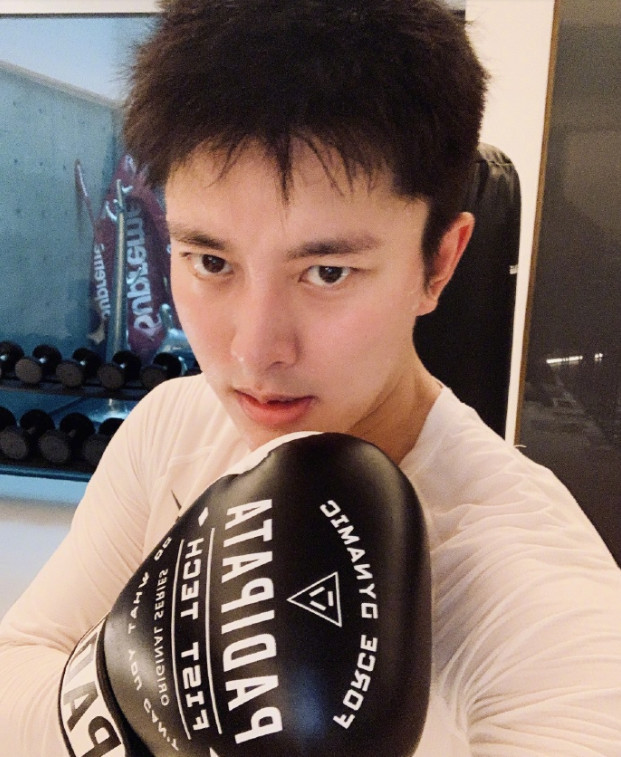 贾乃亮晒健身照似暴露了他和李小璐的感情现状