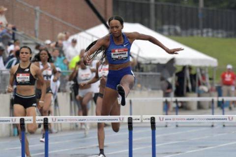 奥运冠军达利拉打破女子400米栏世界纪录