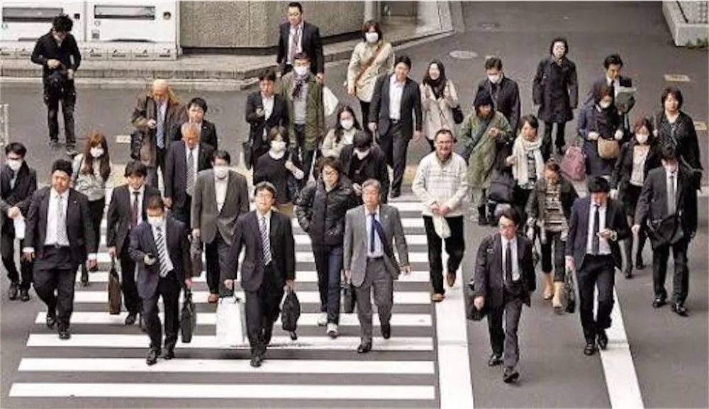 日本提出"反对职场女性穿高跟鞋",商务难道就不应该轻盈时尚吗?