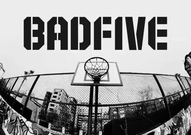 除了惊艳时装周的走秀款式,由设计师陈李杰主导的「反伍badfive」系列