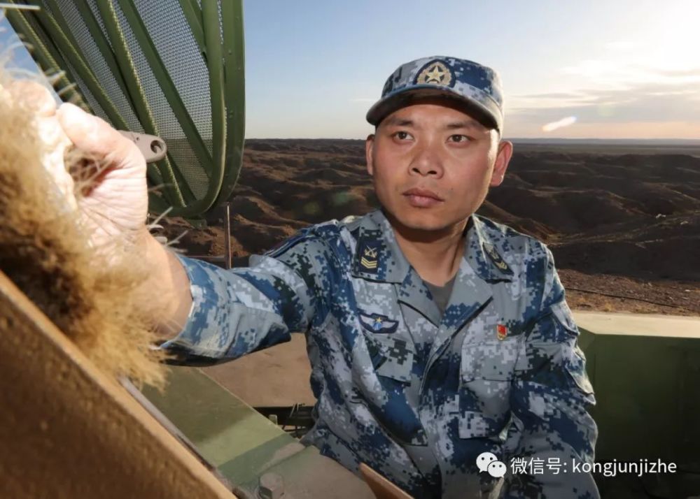 漠野深处,西部战区空军雷达某旅某雷达站三级军士长,雷达操纵员胡勇华