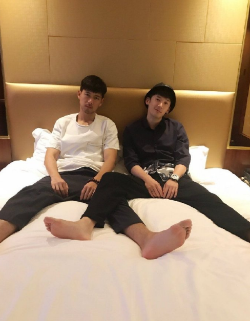 李现因为《亲爱的热爱的》大火之后,吃瓜群众对他就有更多的想法想要