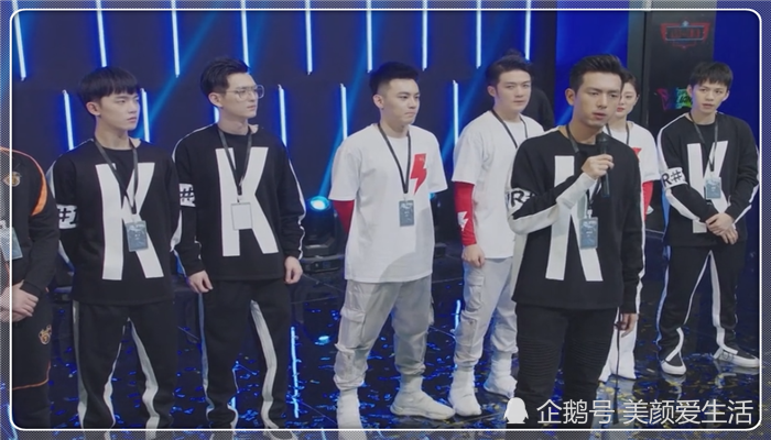 在最新的剧情中,kk战队在亚洲总决赛里取得了冠军,每个人都非常的高兴