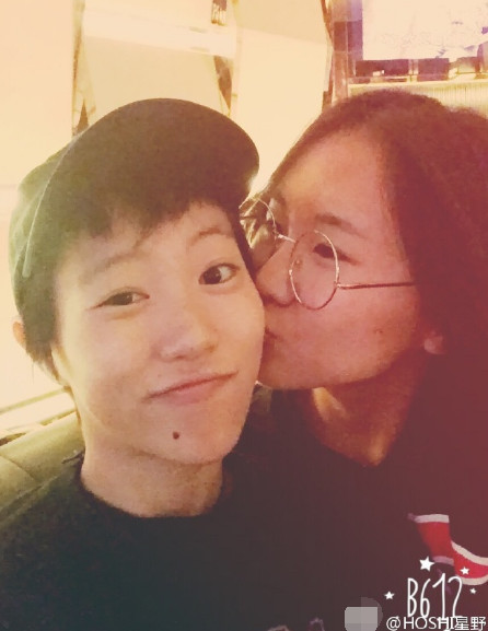 窦靖童生日同父异母妹妹晒合影:姐姐生日快乐(图)