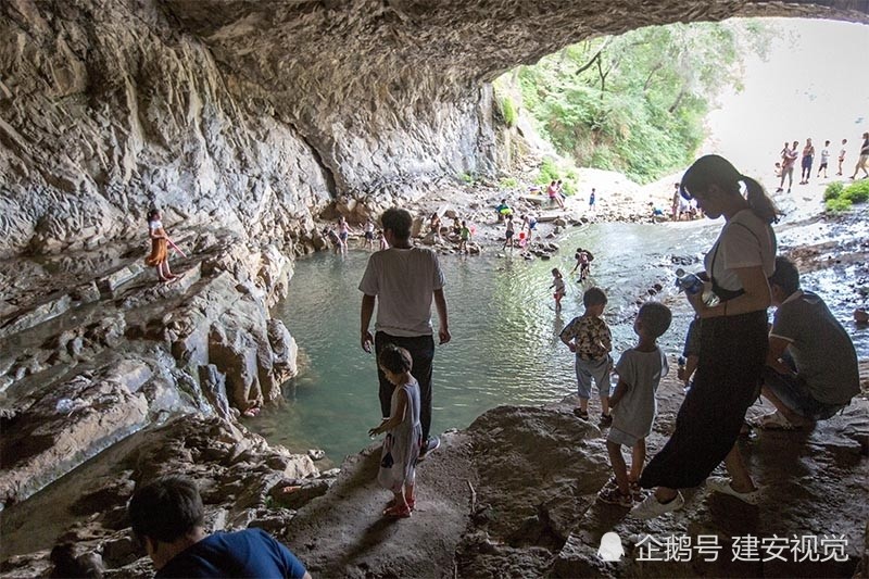 河南卫辉:不去承德能避暑,上千村民在青年洞内享清凉